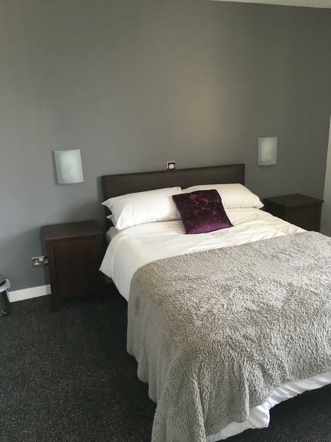 Highgate Inn Hotel Пембрук Екстериор снимка